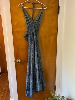 Sleeveless V-Neck Blue Paisley Maxi Dress